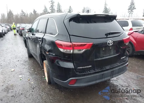 2019 Toyota Highlander Xle z USA, uszkodzony, nr VIN 5TDJZRFH4KS593261